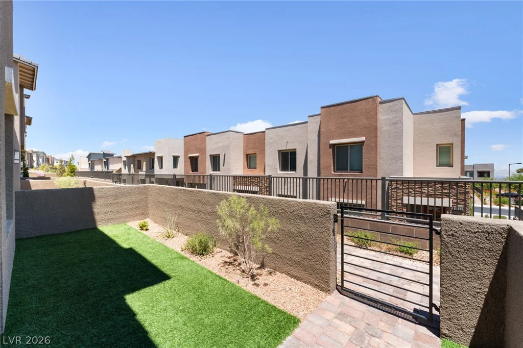 600 Carriage Hill, Las Vegas, NV 89138