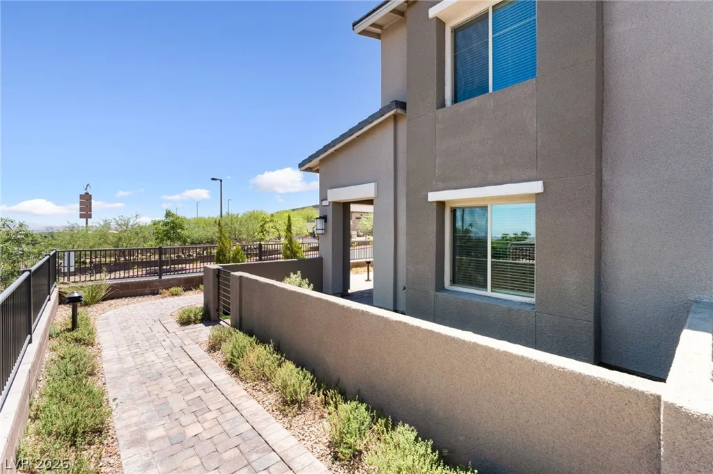 600 Carriage Hill, Las Vegas, NV 89138