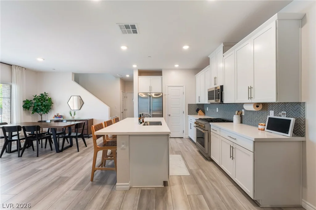600 Carriage Hill, Las Vegas, NV 89138