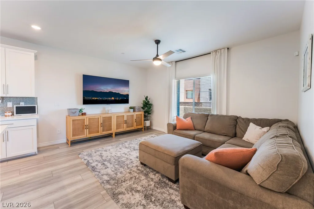 600 Carriage Hill, Las Vegas, NV 89138