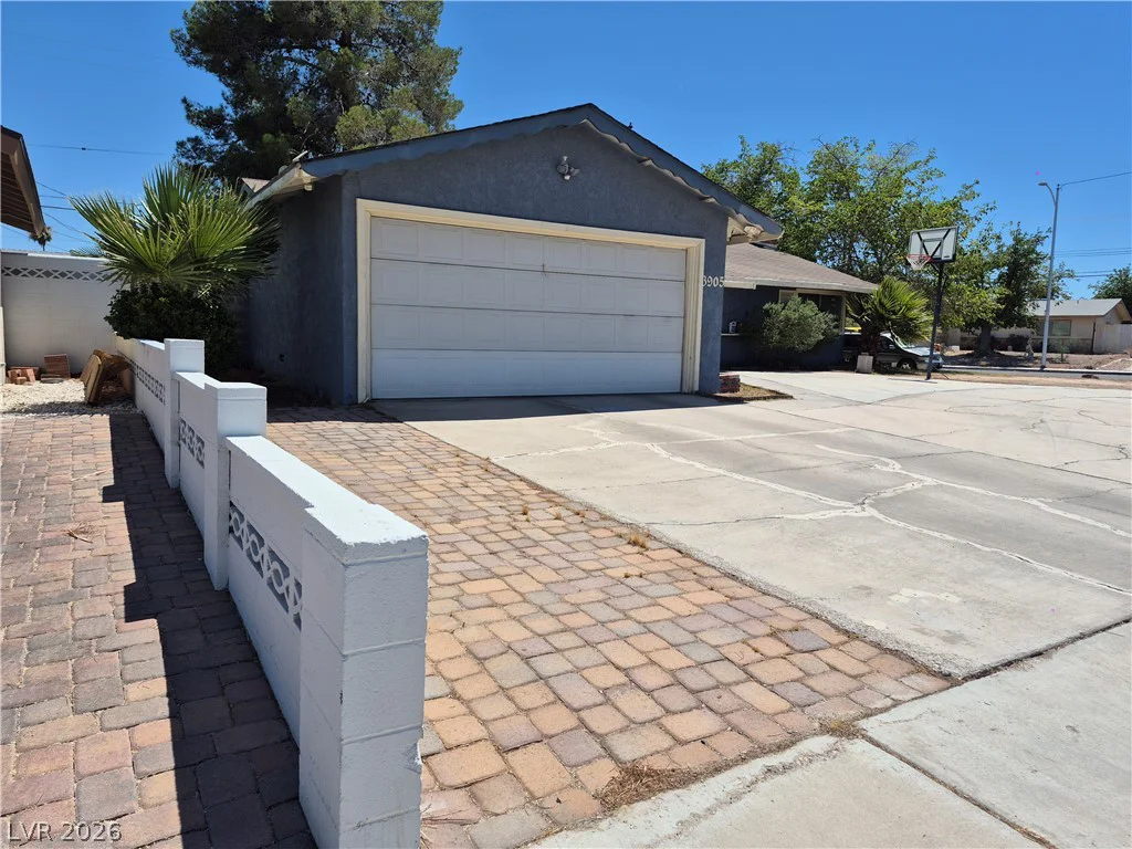 3905 La Pasada, Las Vegas, NV 89102