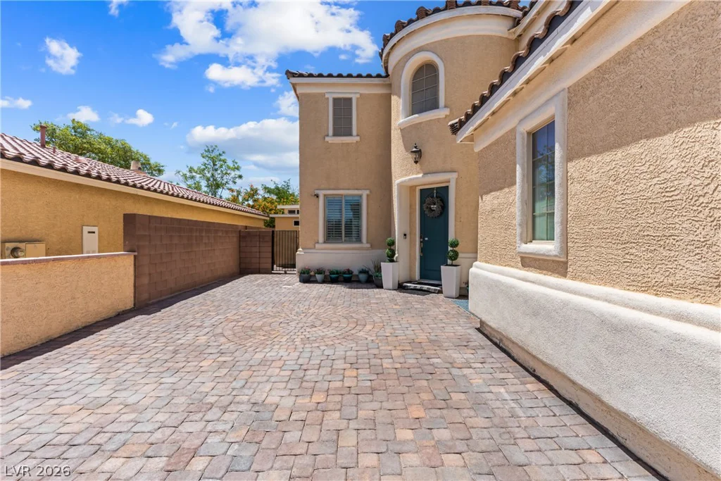 9351 Enchanted Grove, Las Vegas, NV 89149