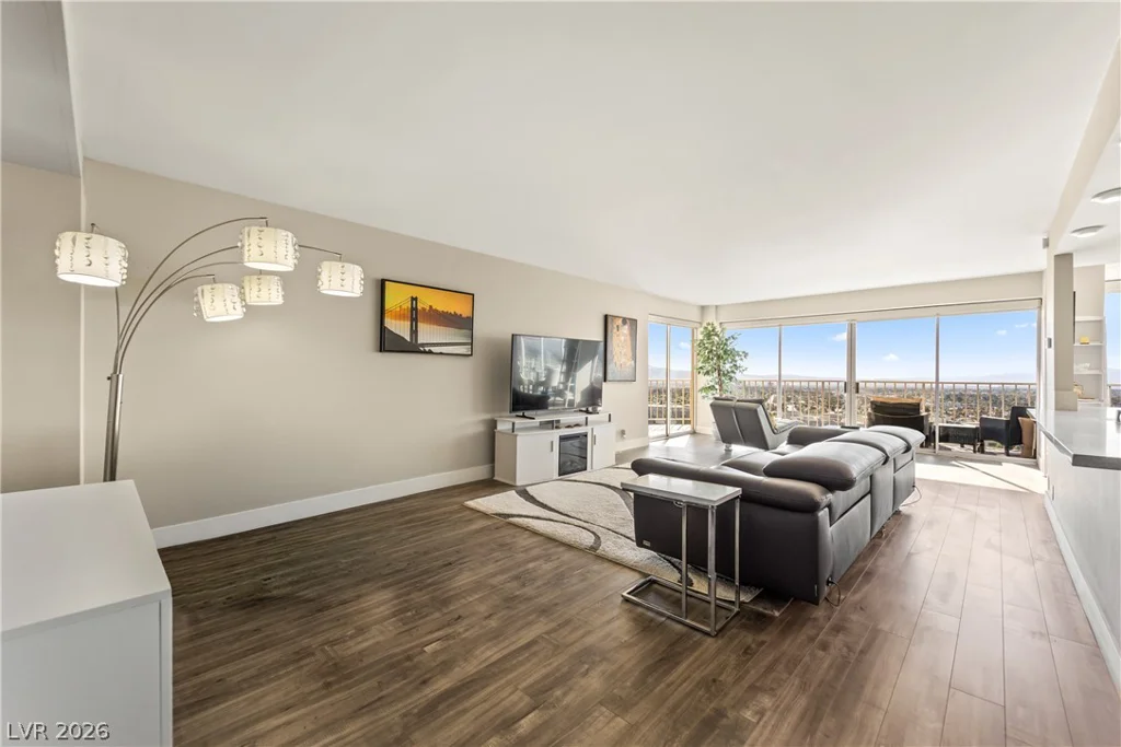 3111 Bel Air, Las Vegas, NV 89109