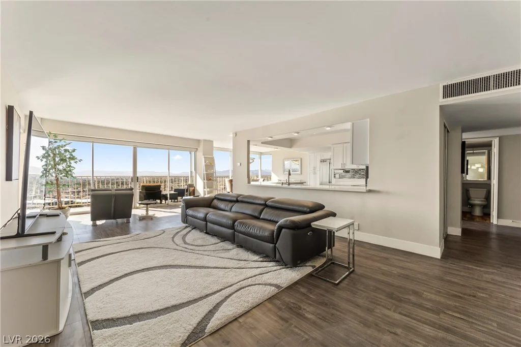 3111 Bel Air, Las Vegas, NV 89109