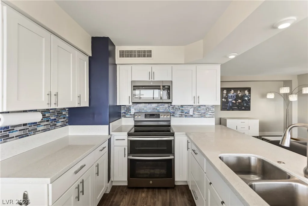 3111 Bel Air, Las Vegas, NV 89109