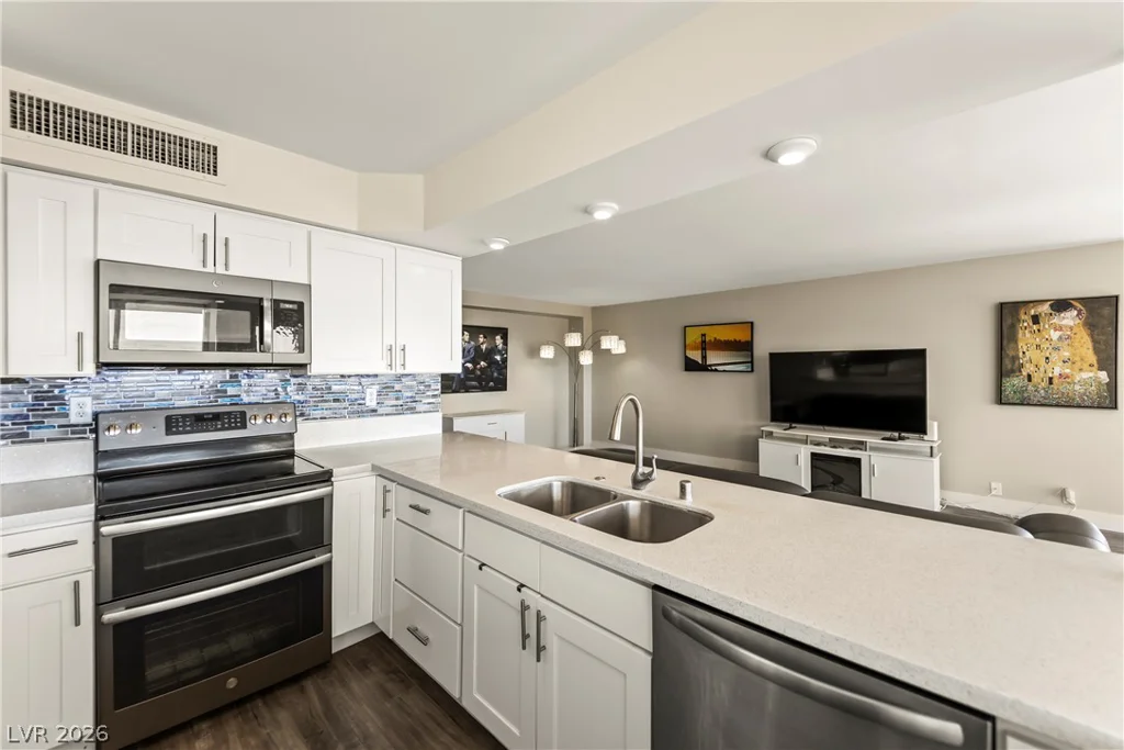 3111 Bel Air, Las Vegas, NV 89109