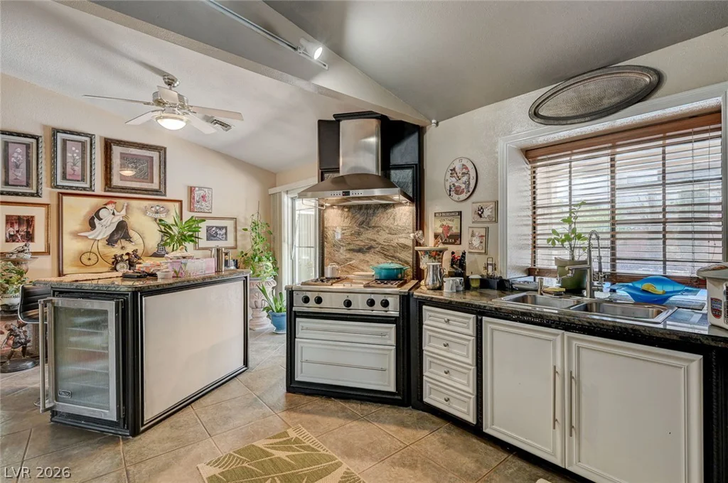 6790 Oakey, Las Vegas, NV 89146