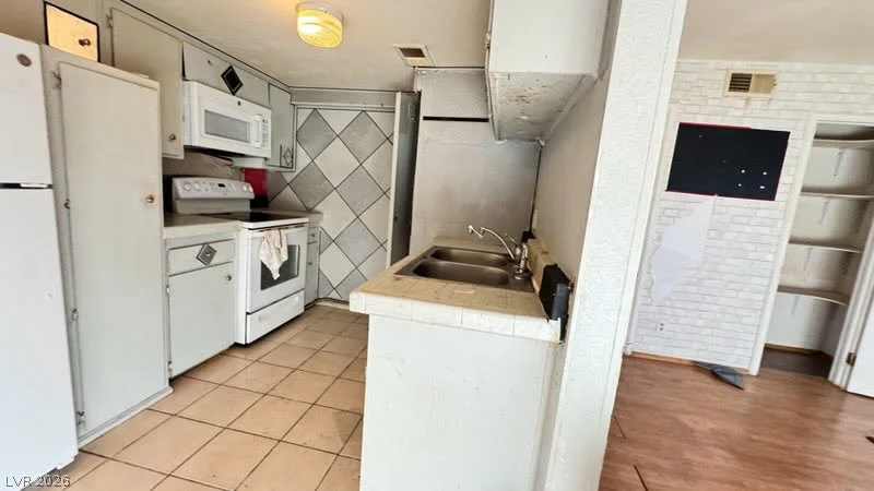 3811 daisy, Las Vegas, NV 89119