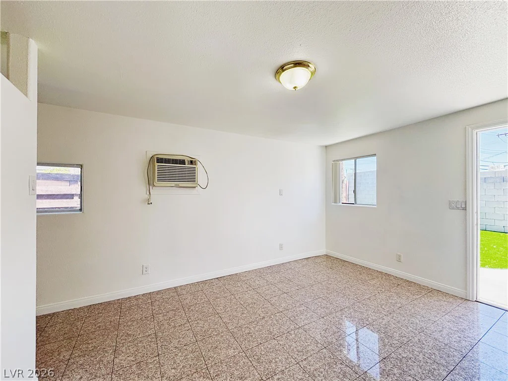 6108 Preston, Las Vegas, NV 89107