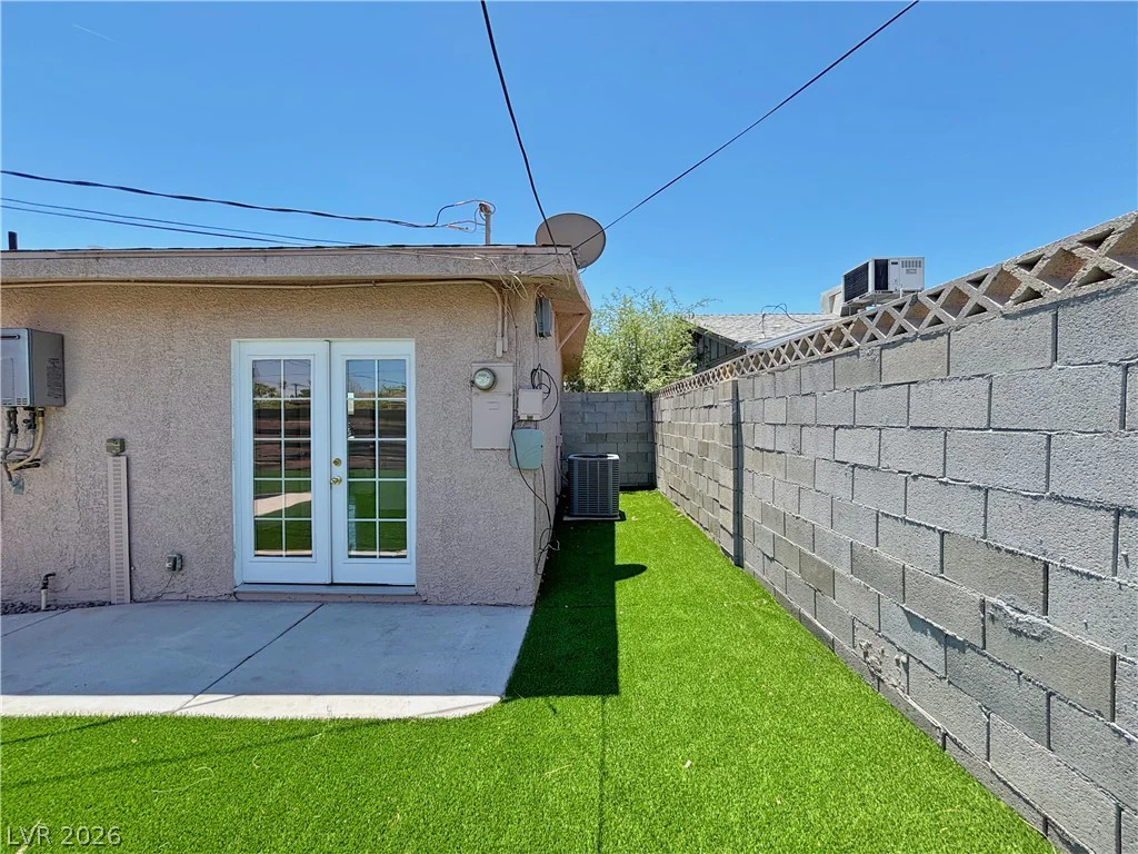 6108 Preston, Las Vegas, NV 89107