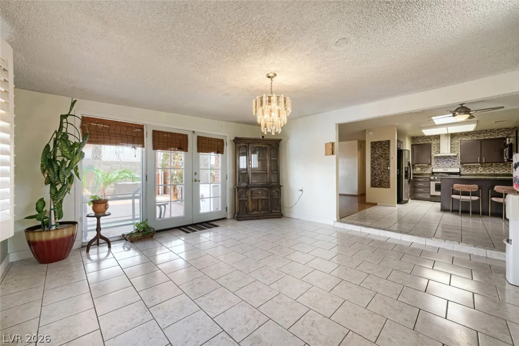 6712 Oak Valley, Las Vegas, NV 89103
