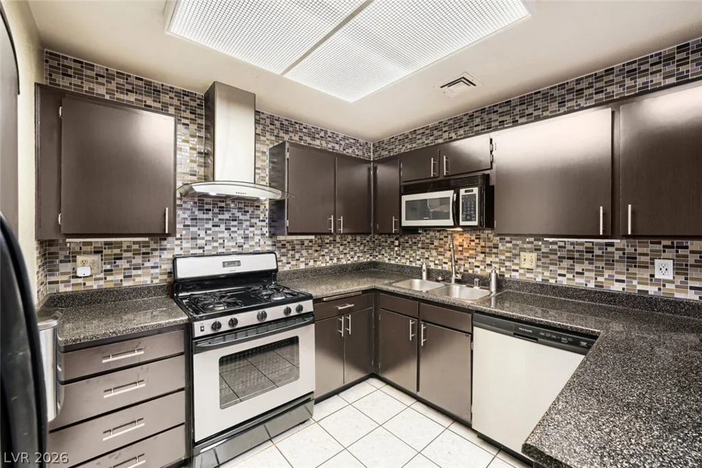 6712 Oak Valley, Las Vegas, NV 89103