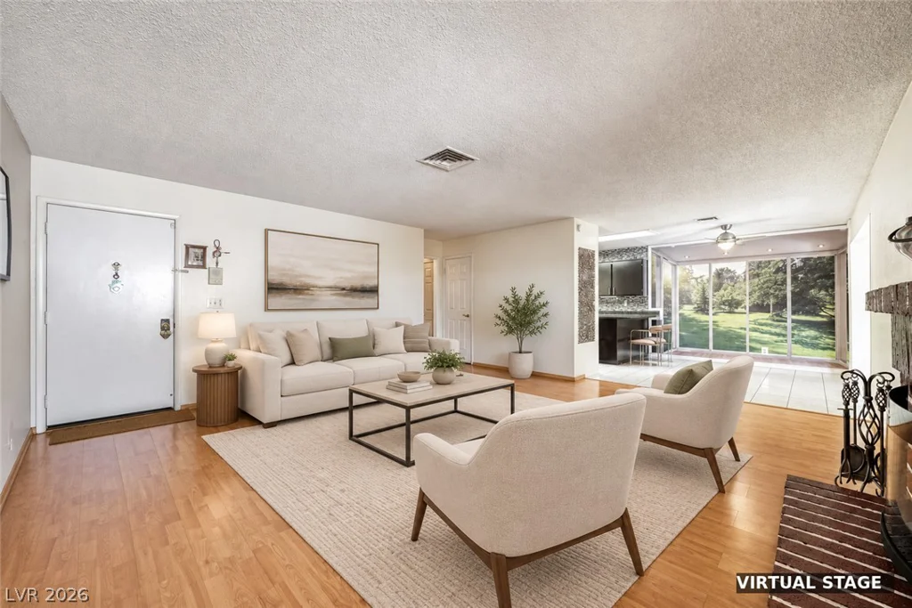 6712 Oak Valley, Las Vegas, NV 89103