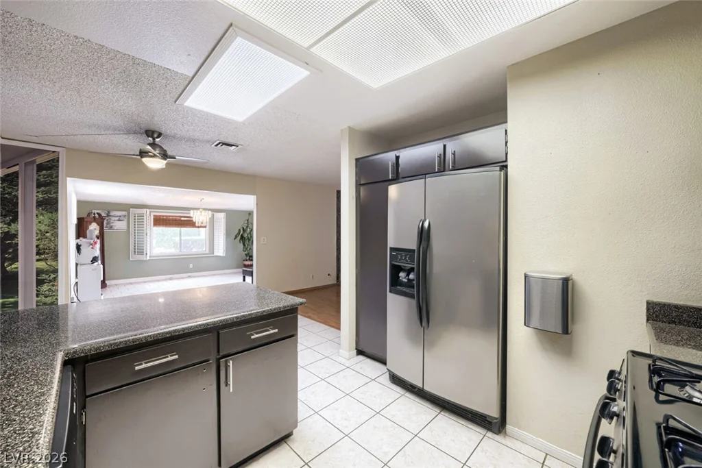 6712 Oak Valley, Las Vegas, NV 89103