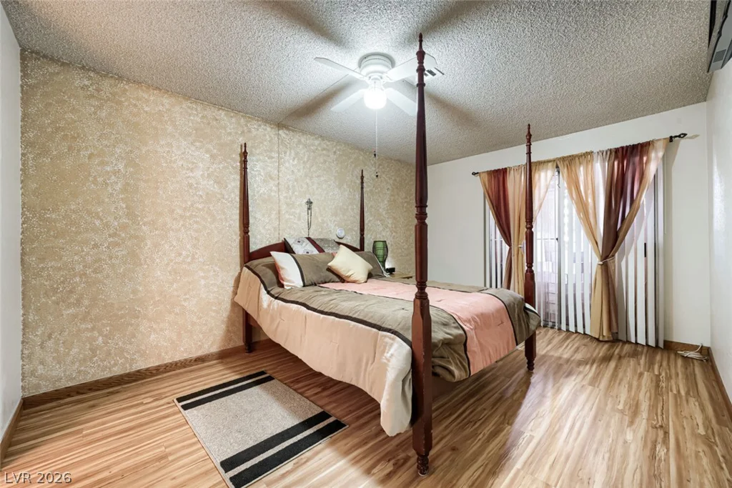 6712 Oak Valley, Las Vegas, NV 89103