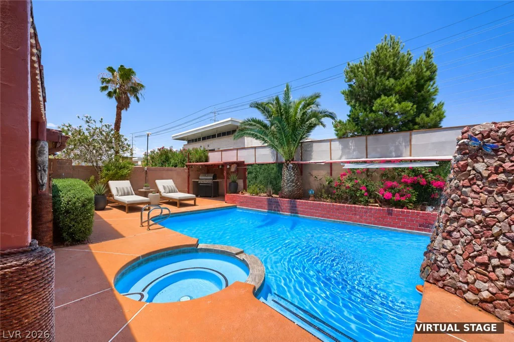 6712 Oak Valley, Las Vegas, NV 89103