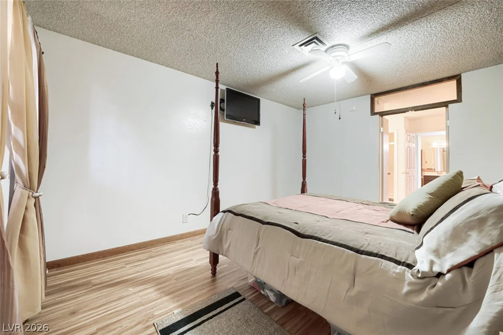 6712 Oak Valley, Las Vegas, NV 89103
