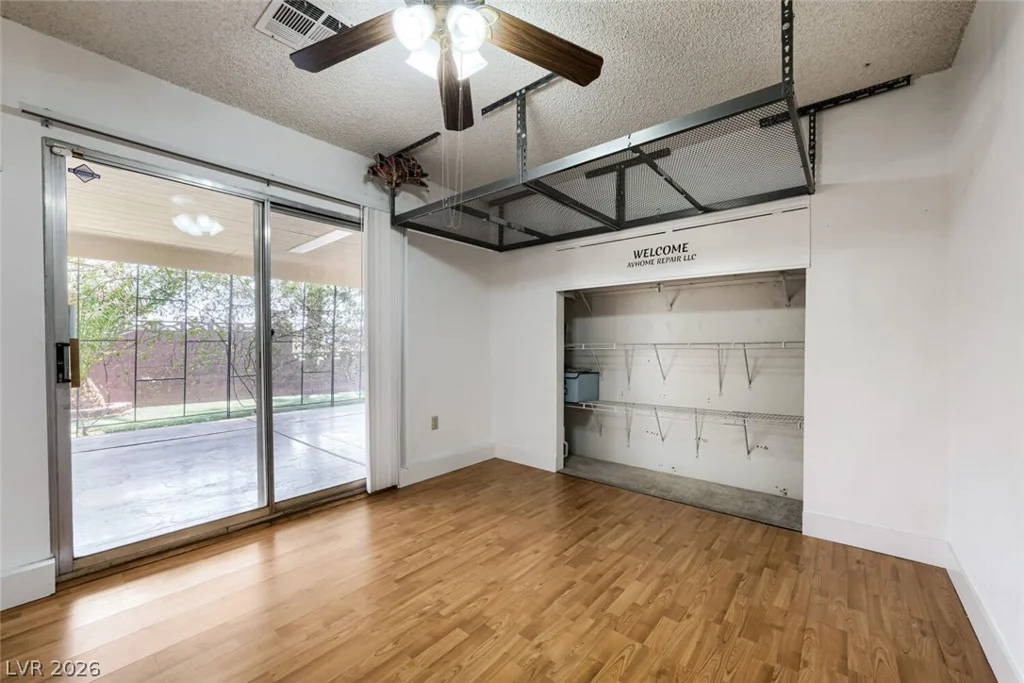 6712 Oak Valley, Las Vegas, NV 89103