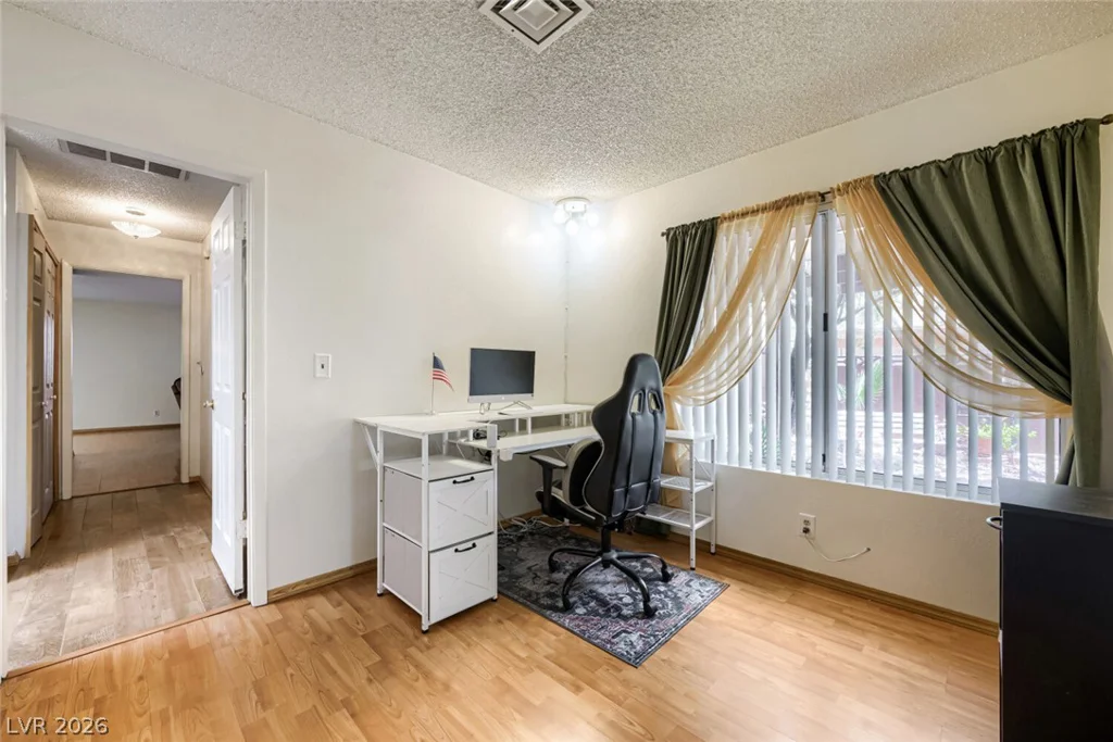 6712 Oak Valley, Las Vegas, NV 89103