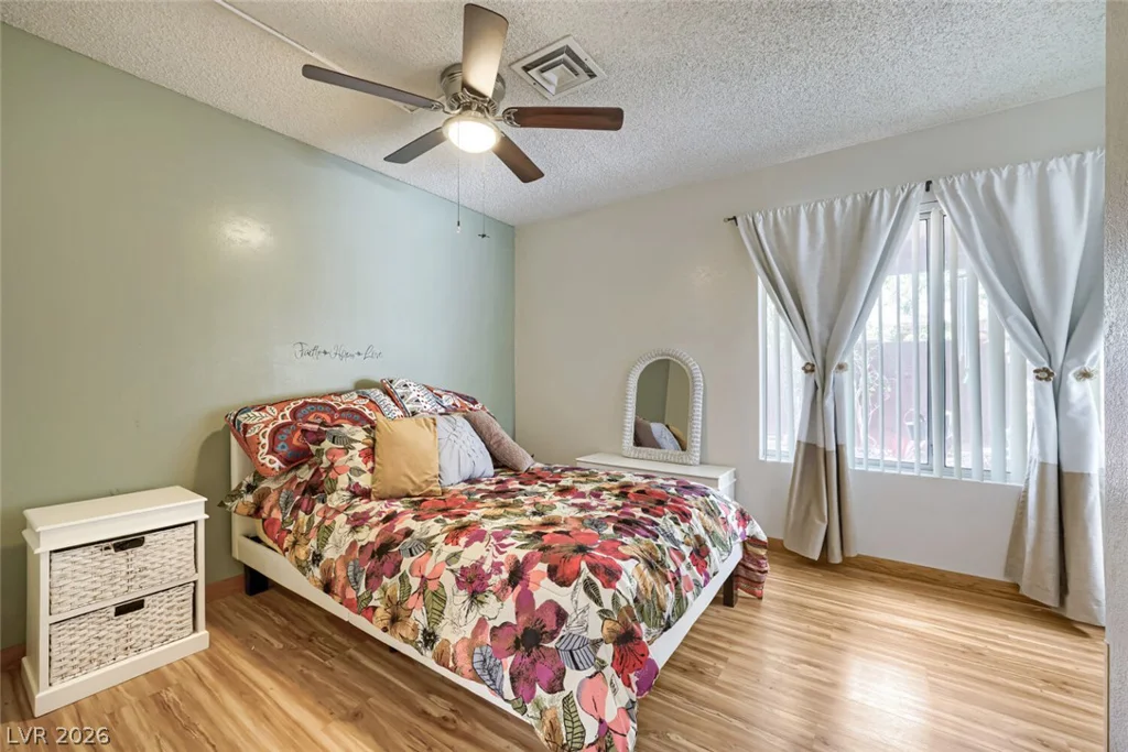 6712 Oak Valley, Las Vegas, NV 89103