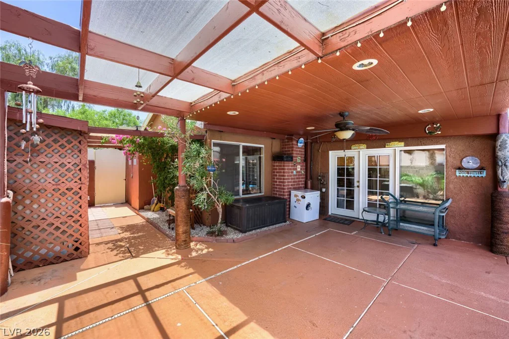 6712 Oak Valley, Las Vegas, NV 89103