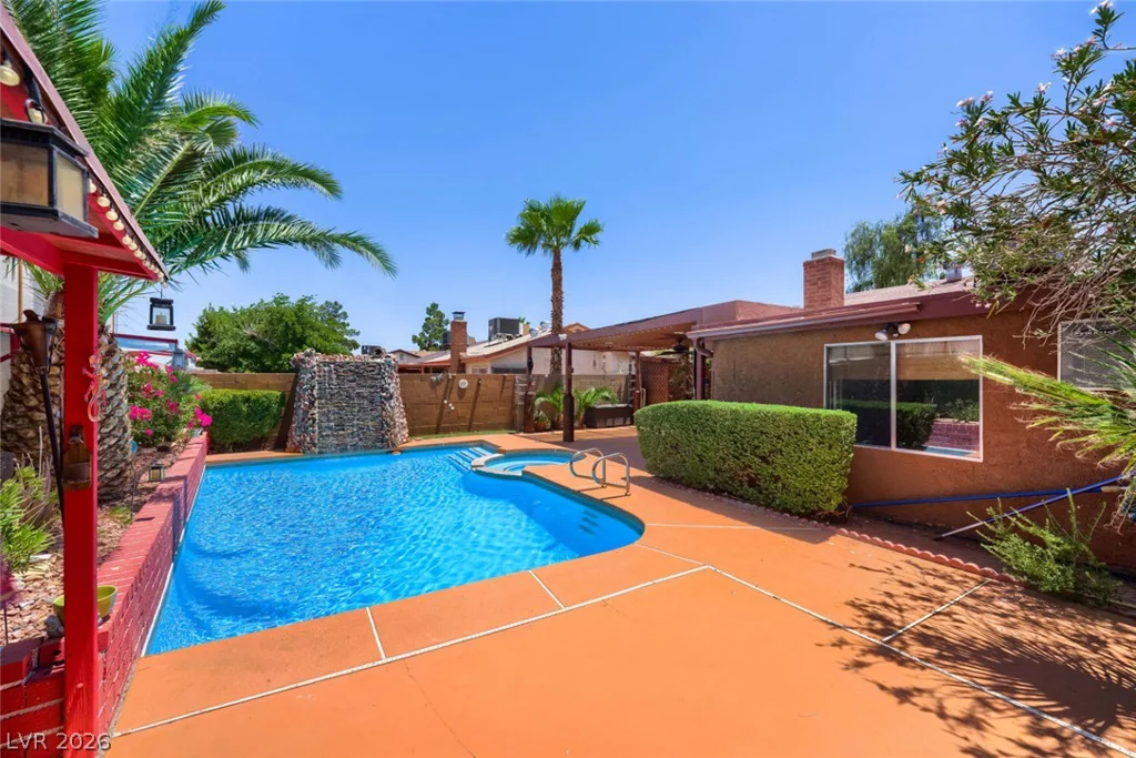 6712 Oak Valley, Las Vegas, NV 89103