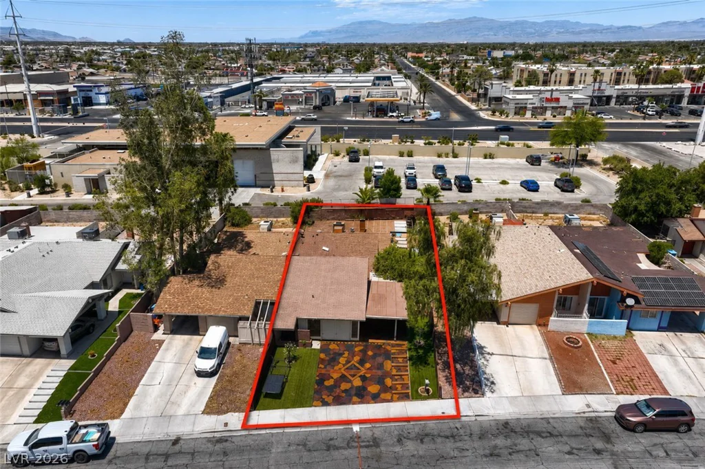 6712 Oak Valley, Las Vegas, NV 89103
