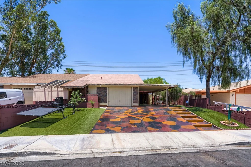 6712 Oak Valley, Las Vegas, NV 89103