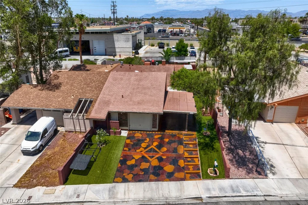 6712 Oak Valley, Las Vegas, NV 89103