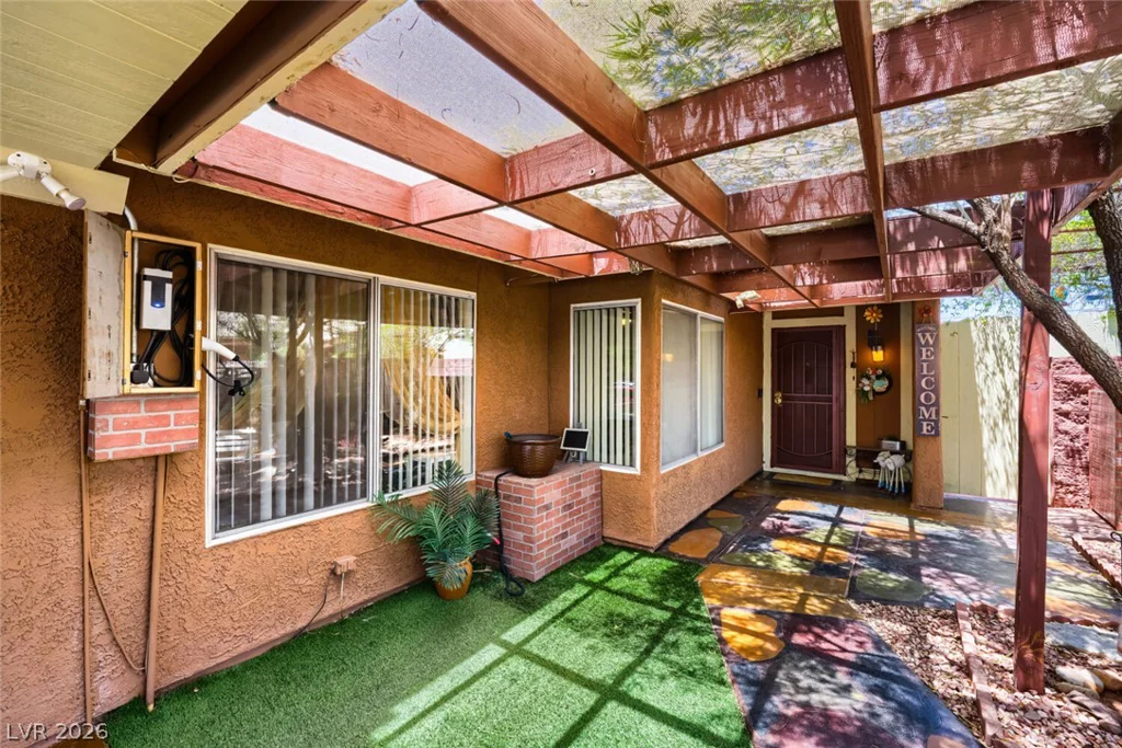 6712 Oak Valley, Las Vegas, NV 89103