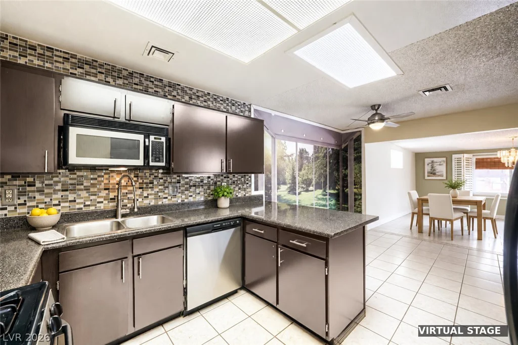 6712 Oak Valley, Las Vegas, NV 89103