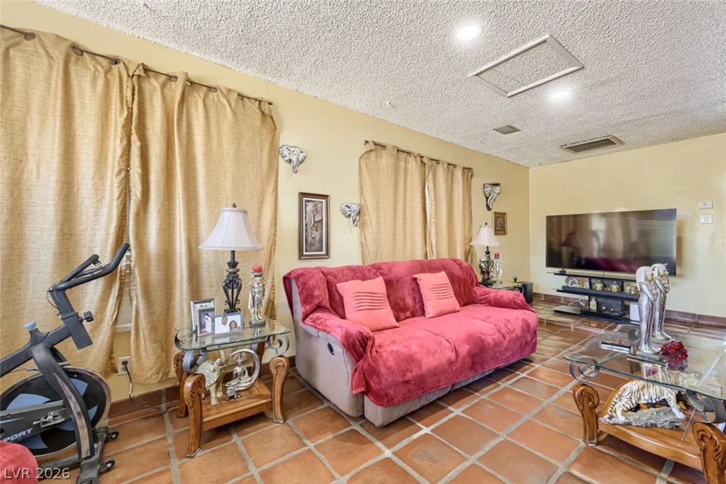 3572 Regents, Las Vegas, NV 89121