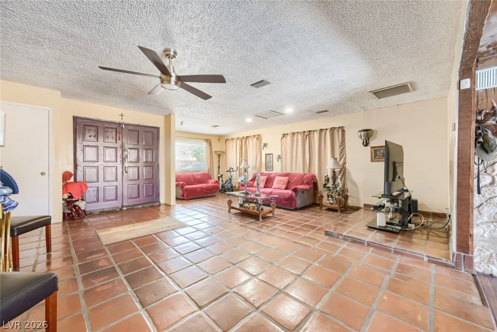 3572 Regents, Las Vegas, NV 89121