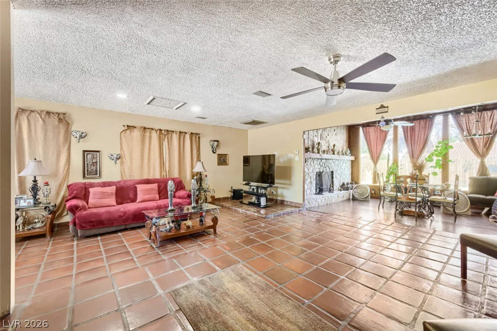 3572 Regents, Las Vegas, NV 89121
