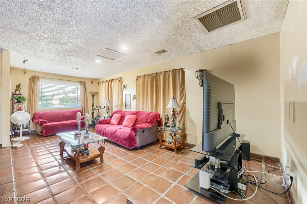3572 Regents, Las Vegas, NV 89121