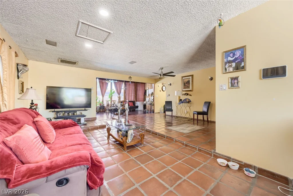3572 Regents, Las Vegas, NV 89121
