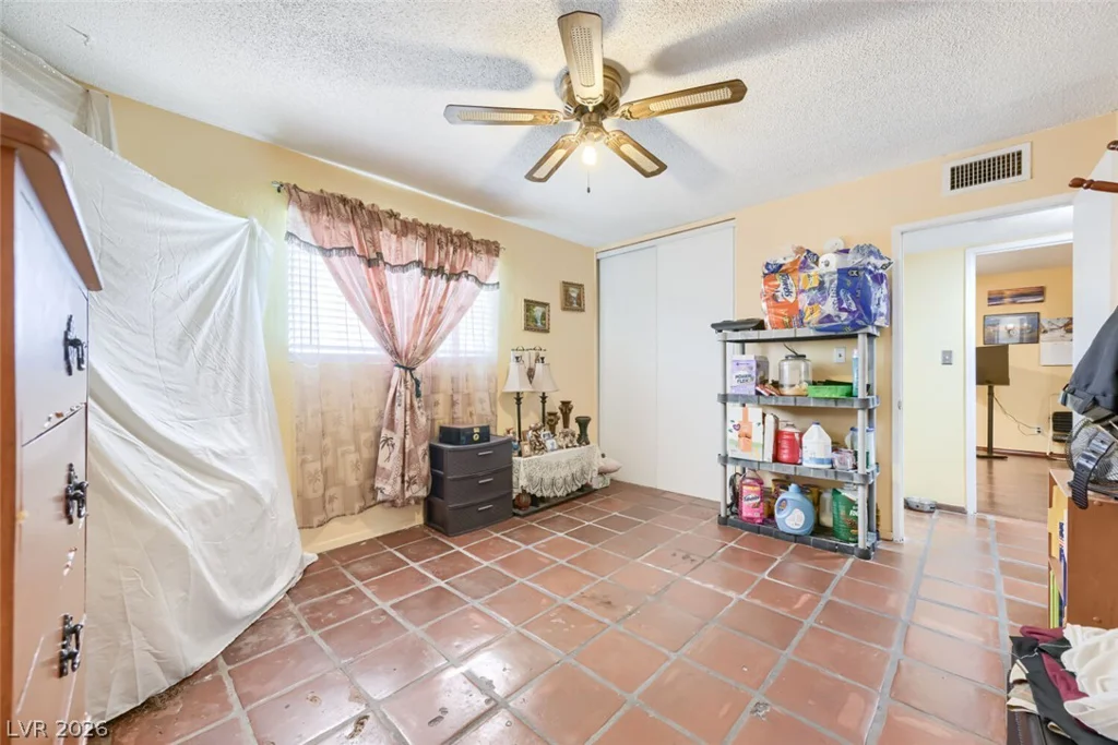 3572 Regents, Las Vegas, NV 89121