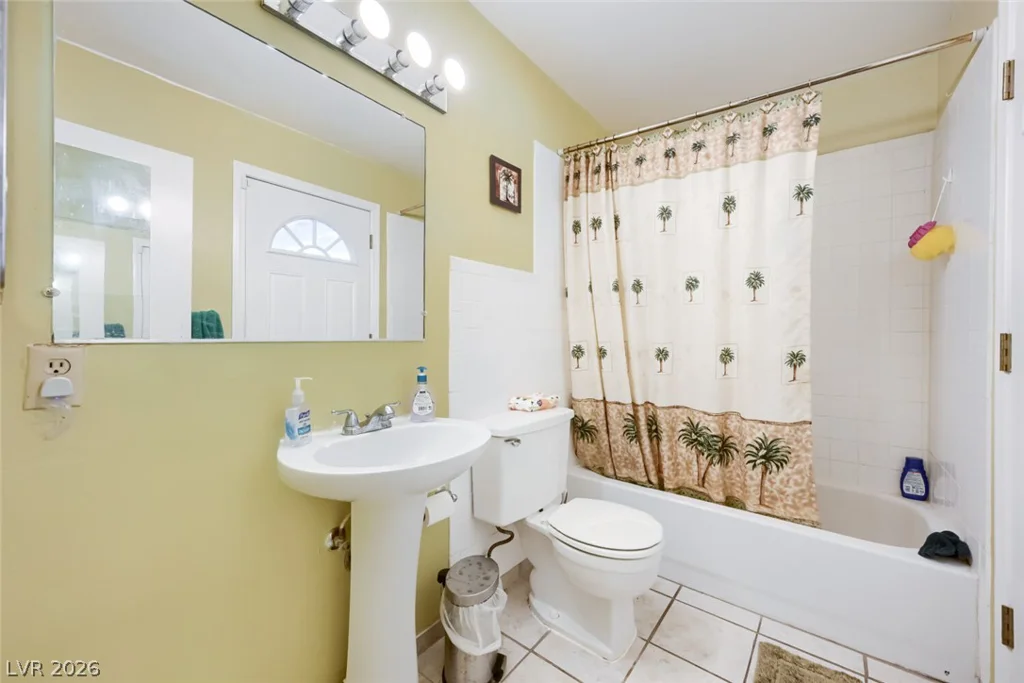3572 Regents, Las Vegas, NV 89121