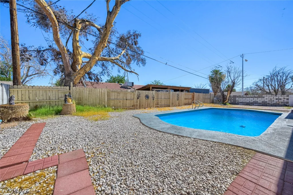 3572 Regents, Las Vegas, NV 89121