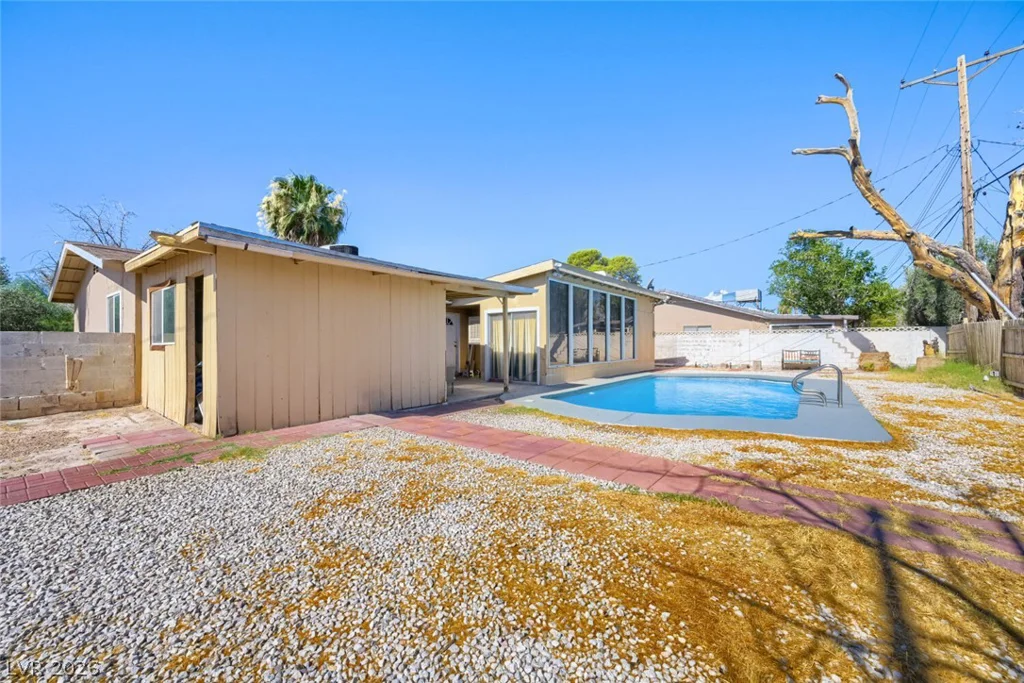 3572 Regents, Las Vegas, NV 89121