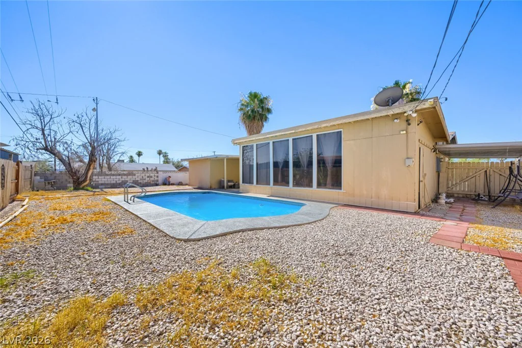 3572 Regents, Las Vegas, NV 89121