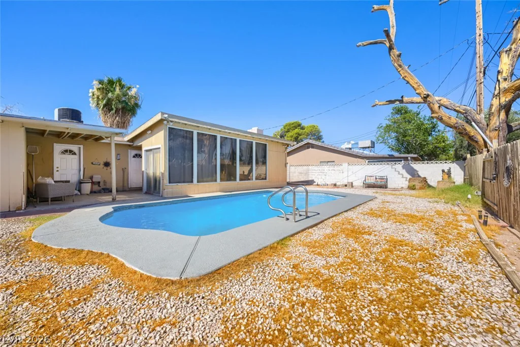 3572 Regents, Las Vegas, NV 89121