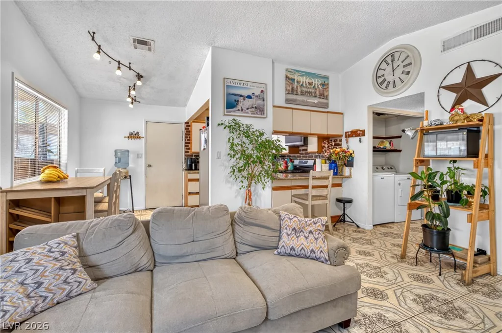 2224 La Sombra, Las Vegas, NV 89108
