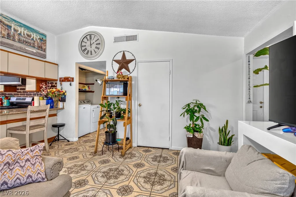 2224 La Sombra, Las Vegas, NV 89108