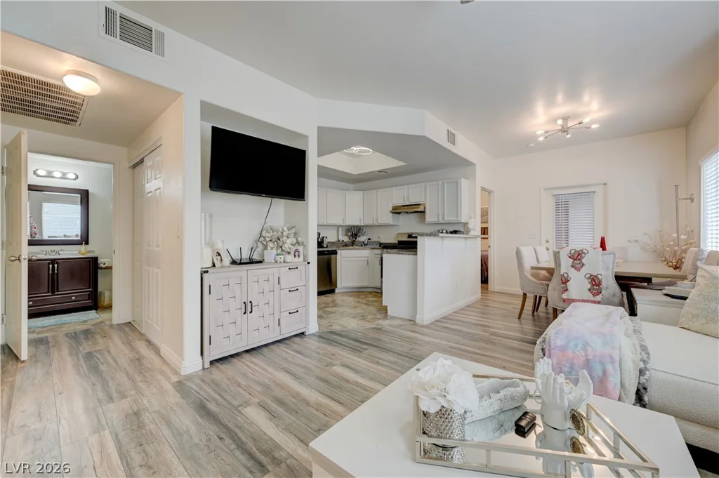9580 Reno, Las Vegas, NV 89148