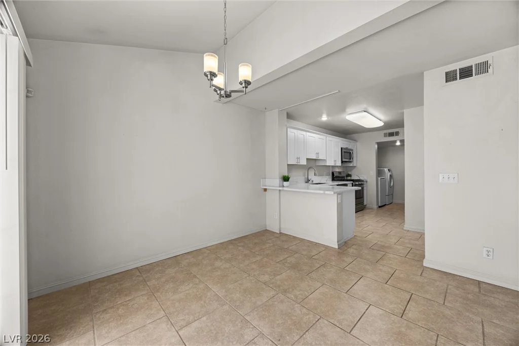 7912 Laurena, Las Vegas, NV 89147