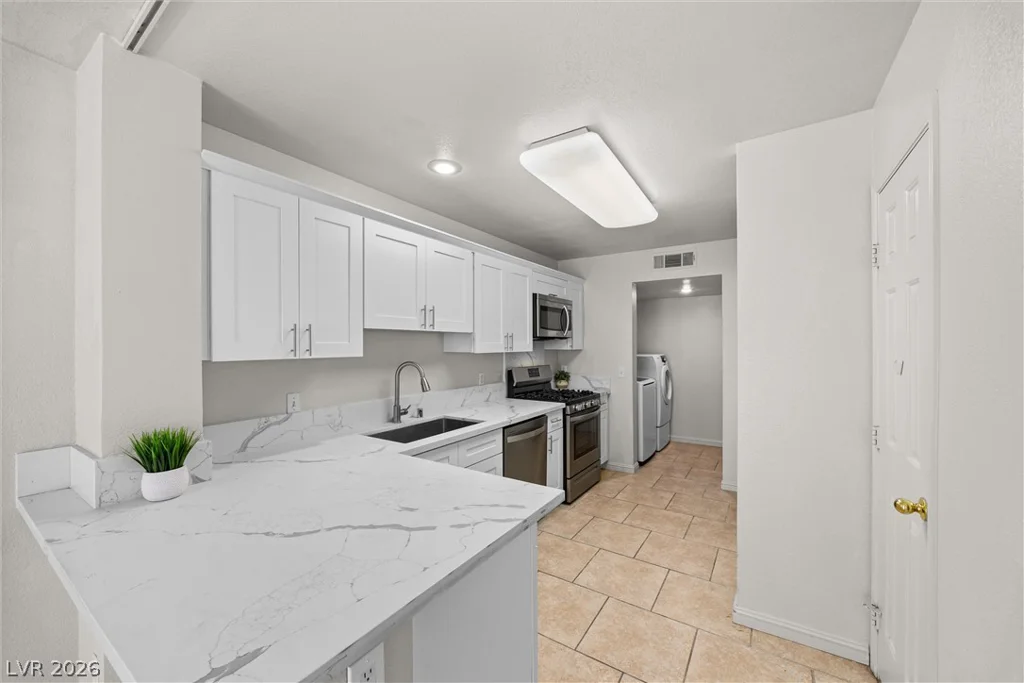 7912 Laurena, Las Vegas, NV 89147