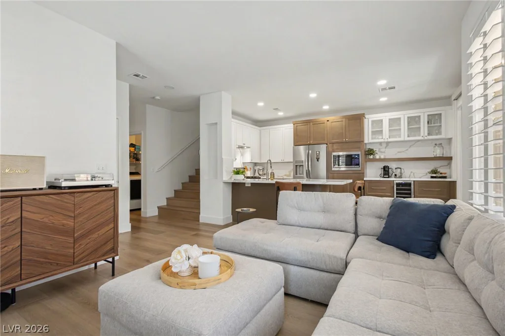 251 Green Valley, Henderson, NV 89012
