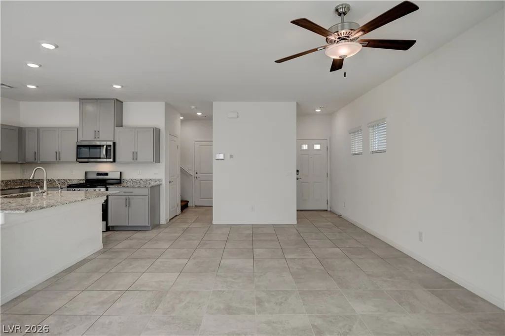 7727 Moore Creek, North Las Vegas, NV 89084