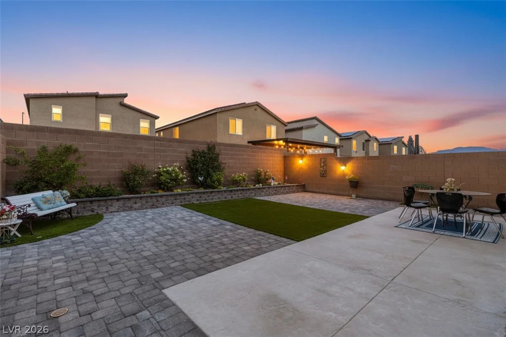 7727 Moore Creek, North Las Vegas, NV 89084